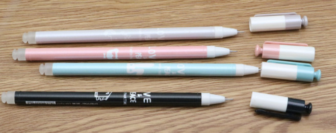 Factory direct sales of the new exquisite and easy-to-erase love gel pen. The erasable pen is easy to erase Specification image