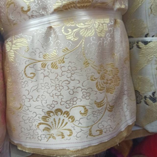 织锦缎提花布用于服装箱包布料厂家直销细节图