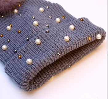 Woolen hat South Korean women's autumn and winter fashion with beaded knitted hat thickened hairball hat 2020 new spot details Picture