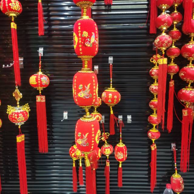 Medium-sized winter melon red lantern, velvet printed foam ball tassels, festive wedding and festival supplies for moving into a new home details Picture