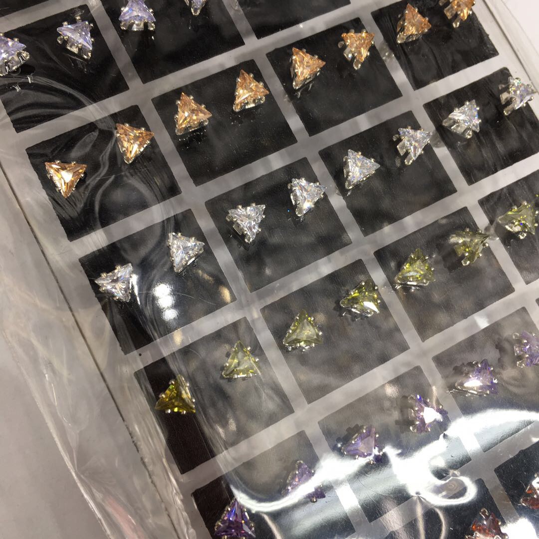时尚经典百搭三角形合金镀银微镶彩钻成人耳钉套装产品图