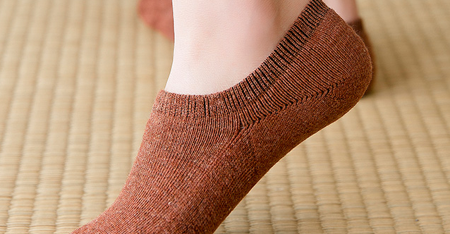 Nuevos calcetines de barco para hombres calcetines antideslizantes de silicona para hombres de color sólido transpirable invisible calcetines details Picture