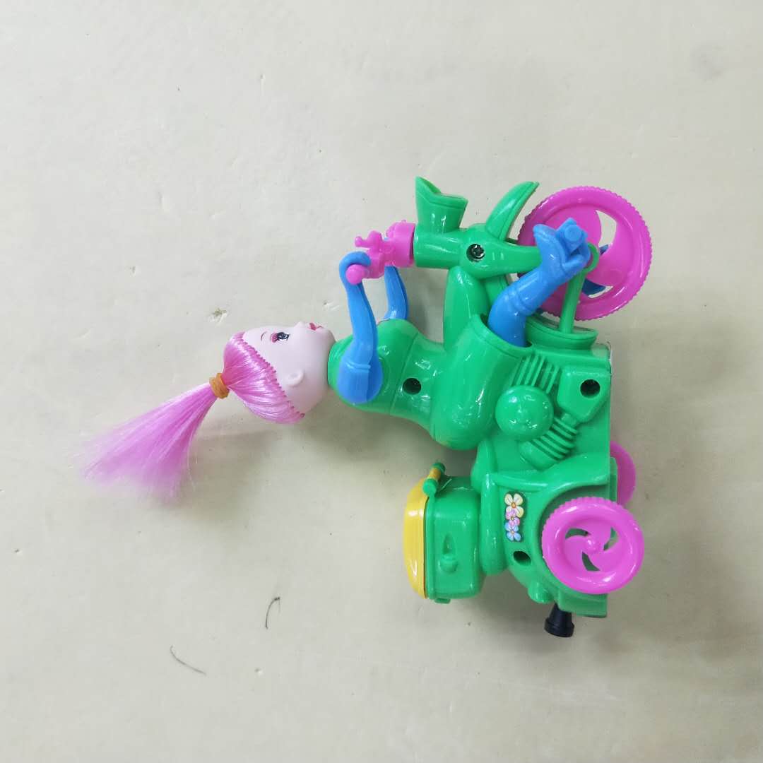小女孩电动玩具车 女邮递员的三轮车 电动三轮车玩具图