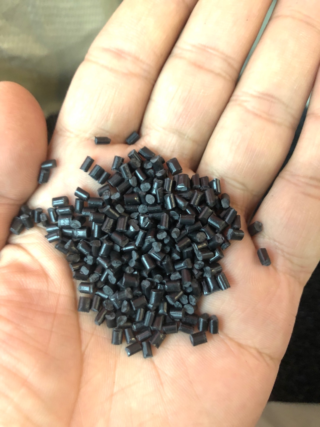 Yongxin Plastic Black Shiny Small Particle Special Grade Modified Benzene (recycled material) Specification image