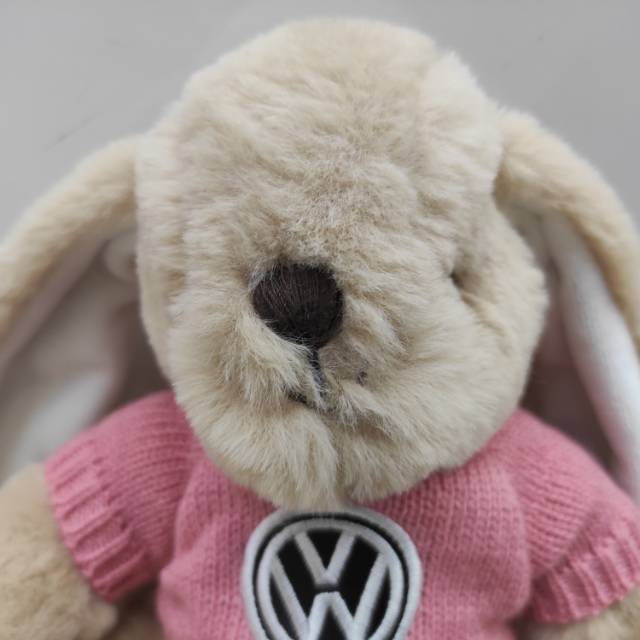 厂家直销垂耳兔子玩偶毛绒玩具车标款公仔产品图