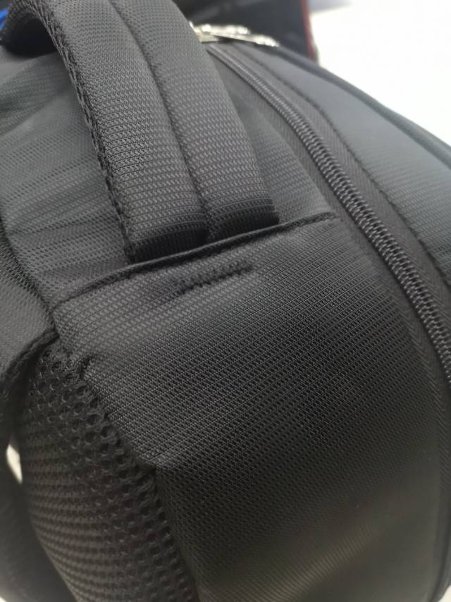 简约商务尼龙大容量电脑包双肩包男士背包双肩背包细节图