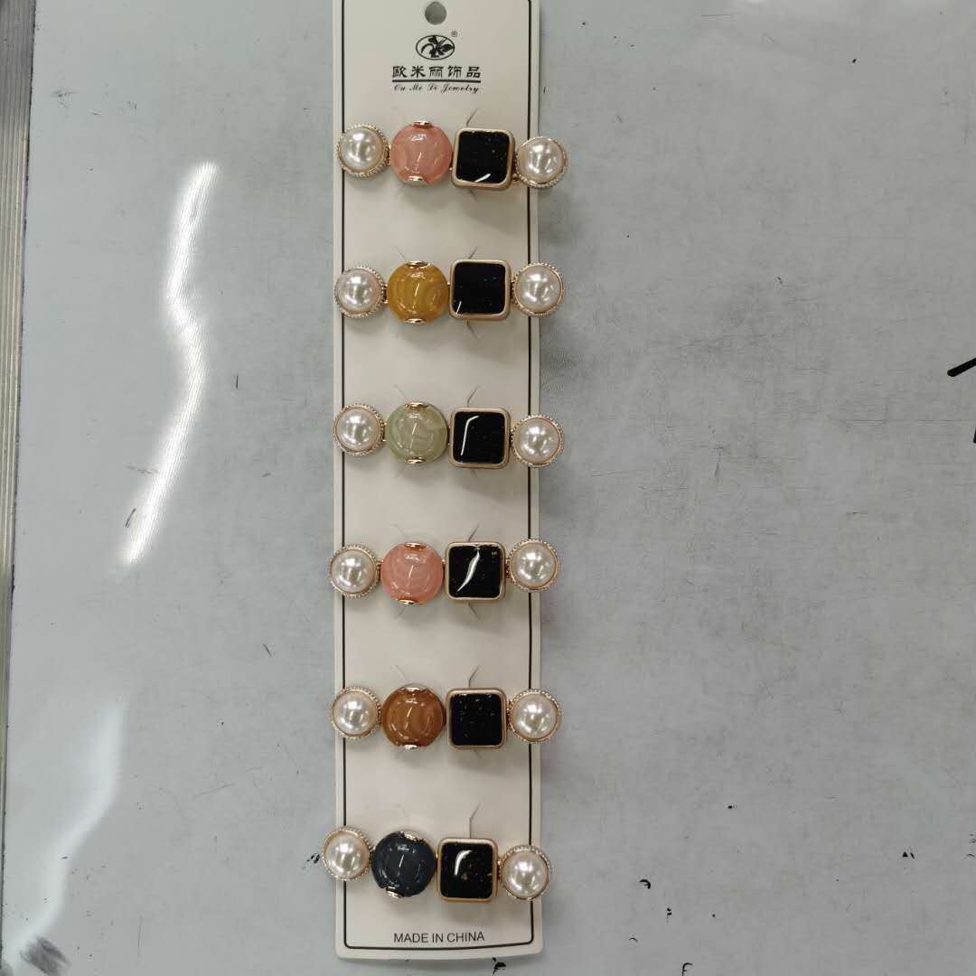 A new Korean-style fashionable and stylish women's hairpin with pearl acrylic bead headband details Picture