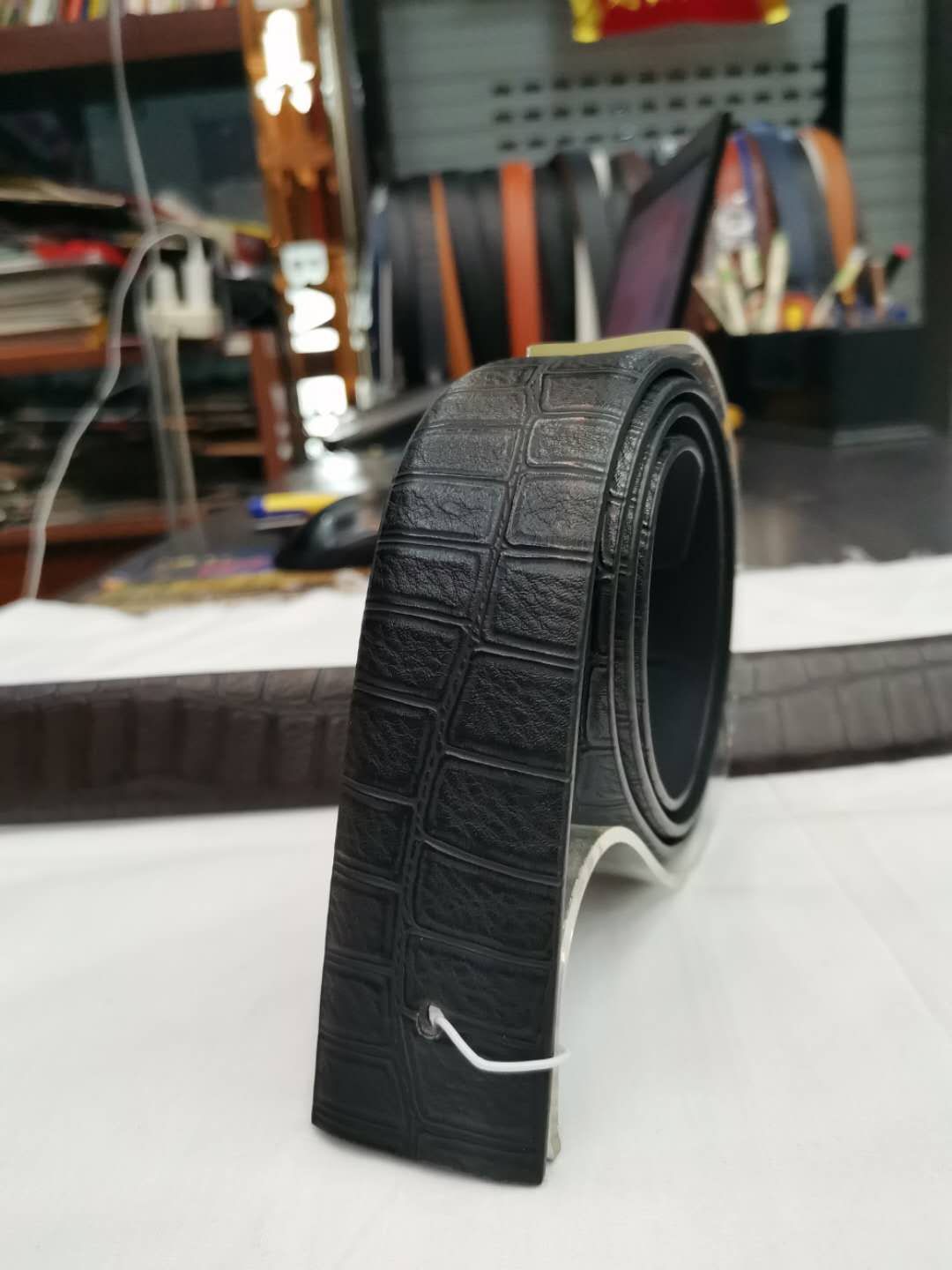 Men's classic leather antique and nostalgic belt details Picture