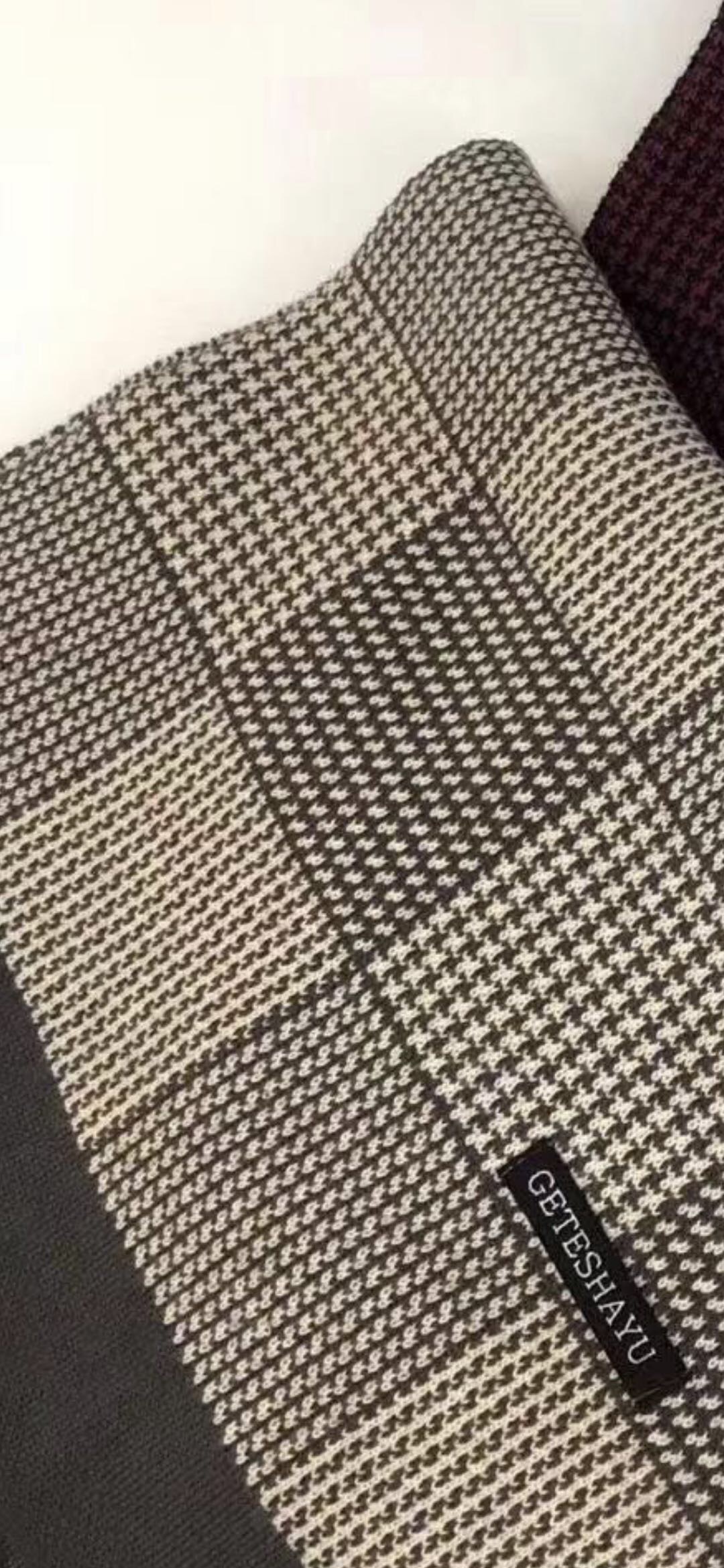 Men's High-End Business Casual Simple Plaid Scarf details Picture