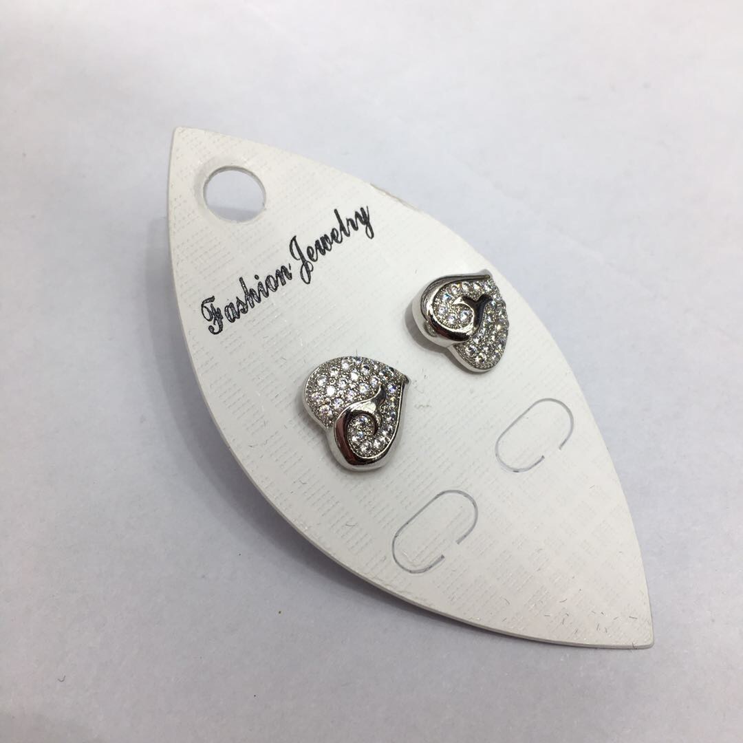 厂家直销时尚经典爱心合金镀银微镶锆石成人耳钉产品图