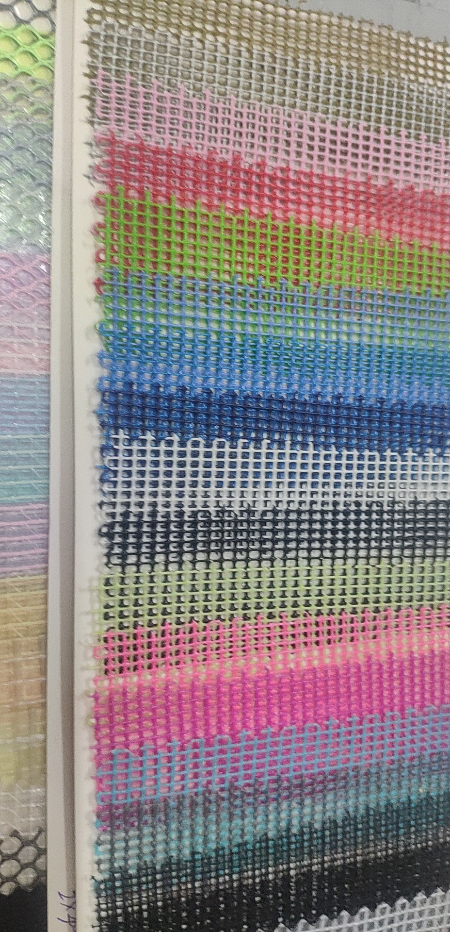 PVC plastic mesh factory direct sales, best-selling new PVC leather, large stock of high, medium and low grade luggage, sofa, shoe materials and fabrics details Picture