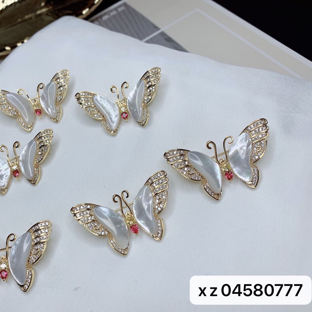 天然海贝壳电镀真金蝴蝶胸针保色防过敏气质高雅首饰国潮商品
