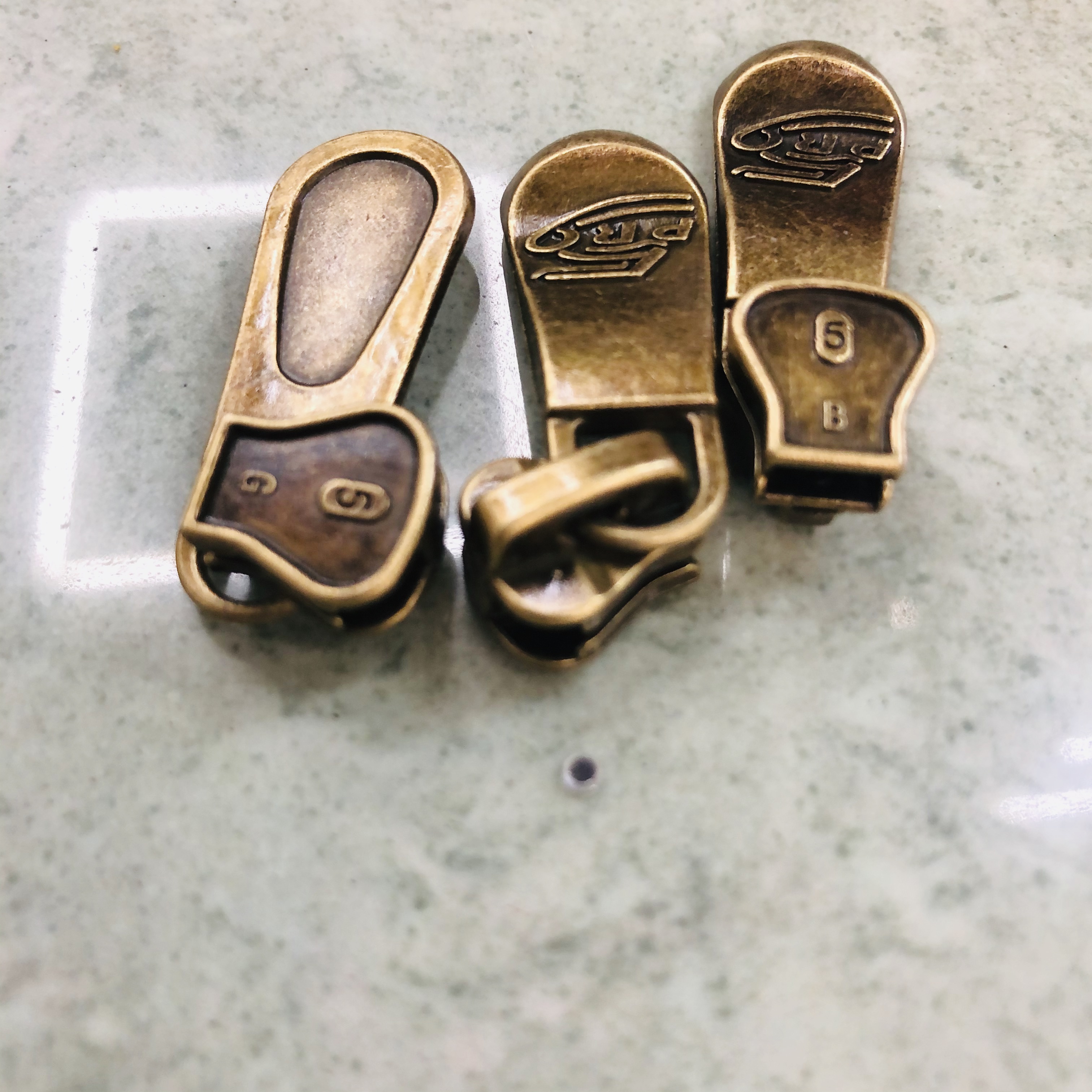 Metal Zipper Head Clothing Clothing Home Textile Zinc Alloy Pull Head New Spot Wholesale details Picture
