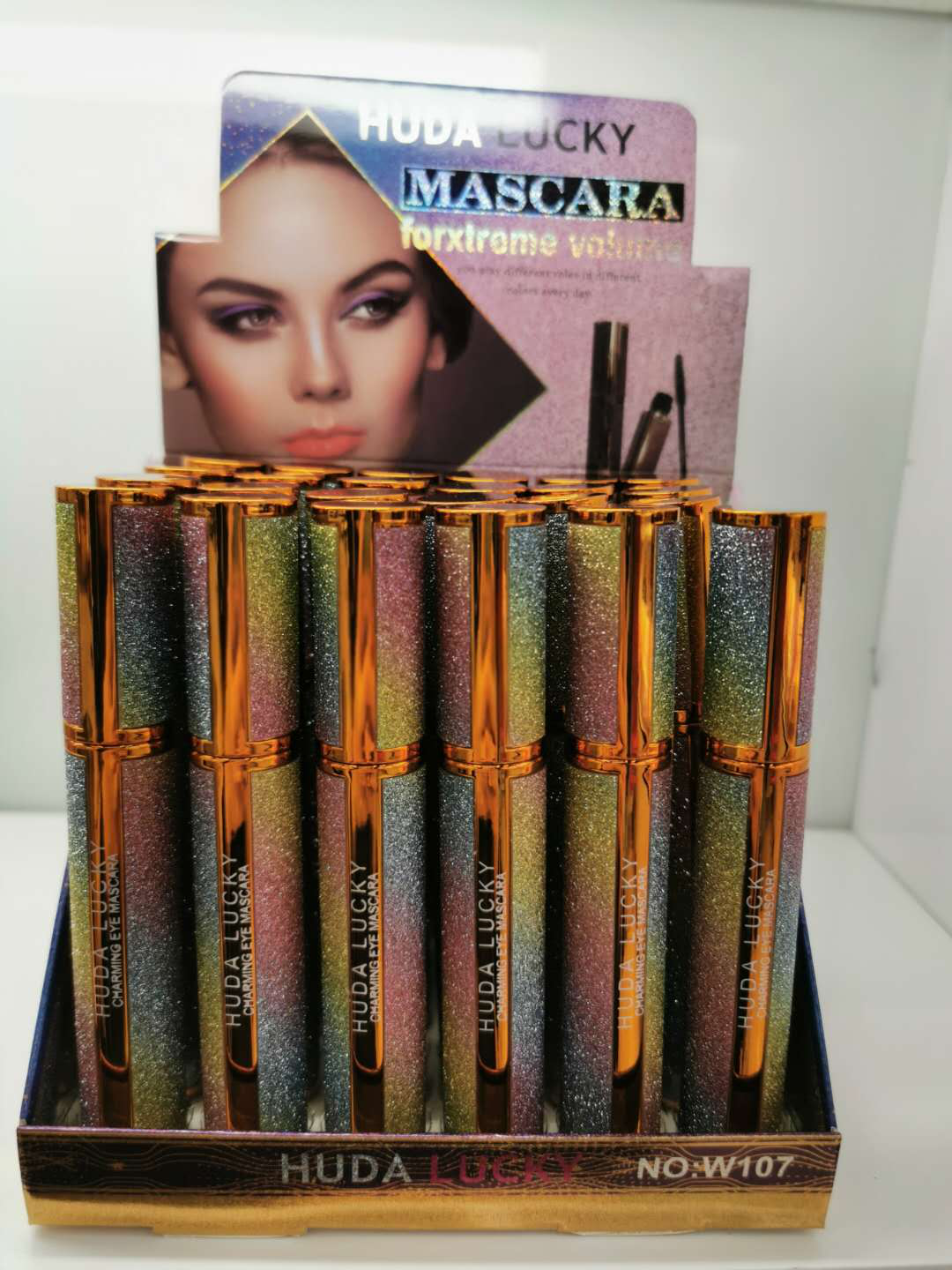 HUDA LUCKY MASCARA睫毛膏2