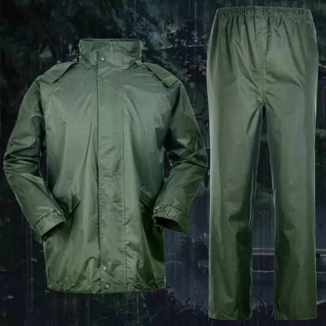 The two-piece raincoat has been handed in by military enthusiasts for outdoor use. It has been used for electric vehicle fire protection rain pants