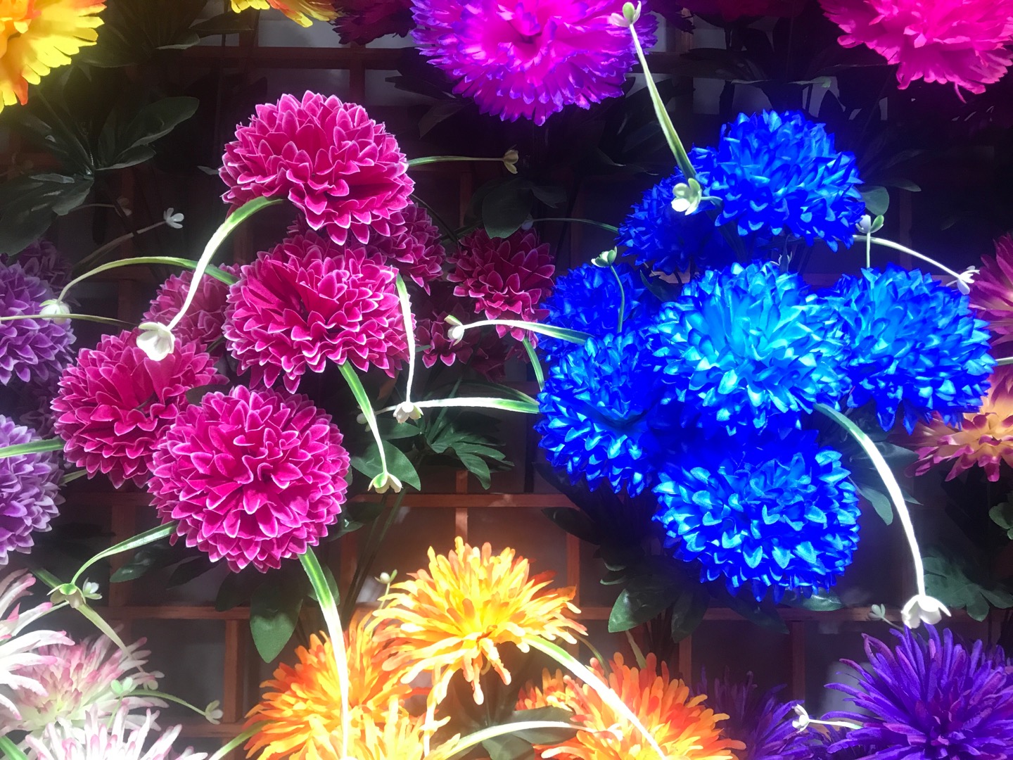 Jianying Flower Shop Non-woven Fabric 9-headed small pointed chrysanthemums Factory direct sales