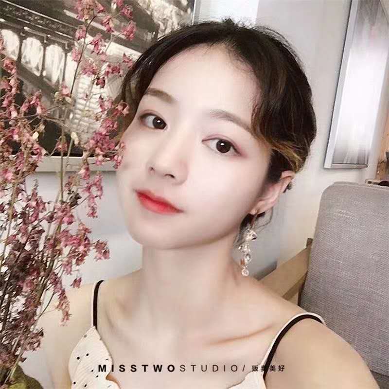 简约时尚设计金色锁链串珍珠白色宝石时尚热销坠子女气质耳饰细节图