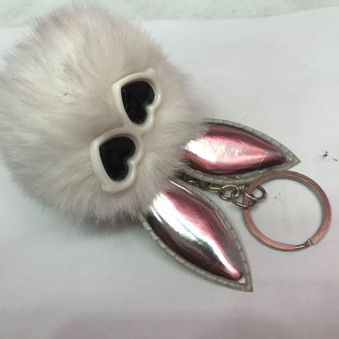 戴墨镜兔子耳朵钥匙扣毛球卡通可爱汽车钥匙挂件毛绒娃娃包配饰礼物产品图