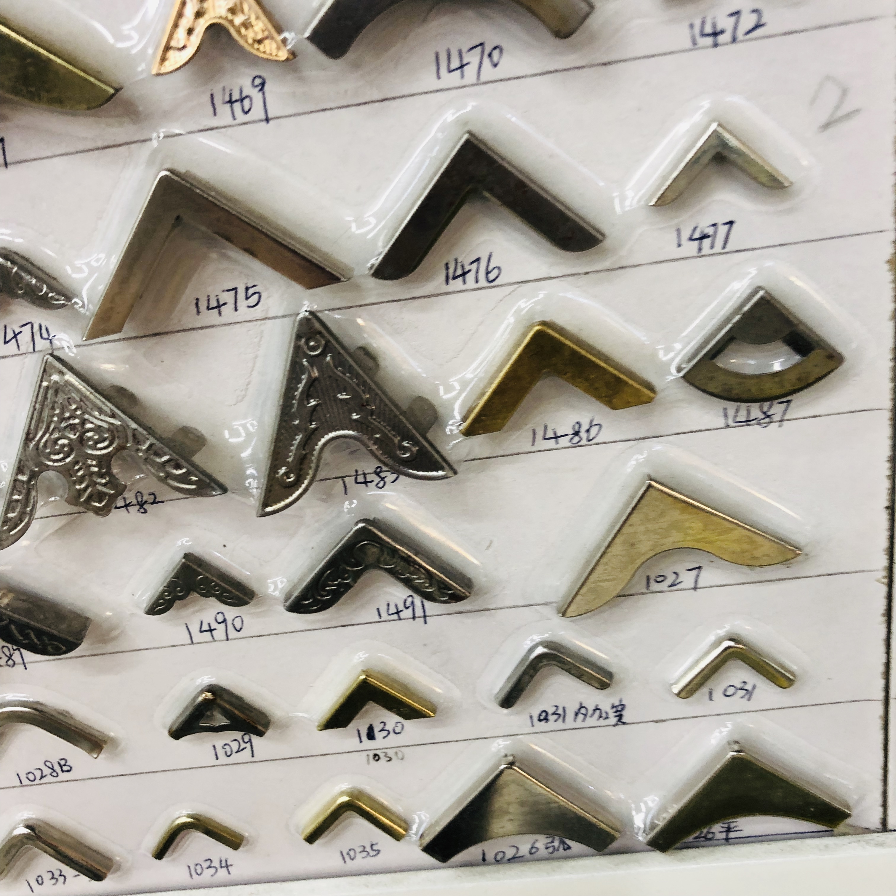 Factory direct sales of various clothing accessories and accessories, such as four-pronged beads, impact nails, drills, octagonal drills, cap nails, etc. Customized according to samples Specification image