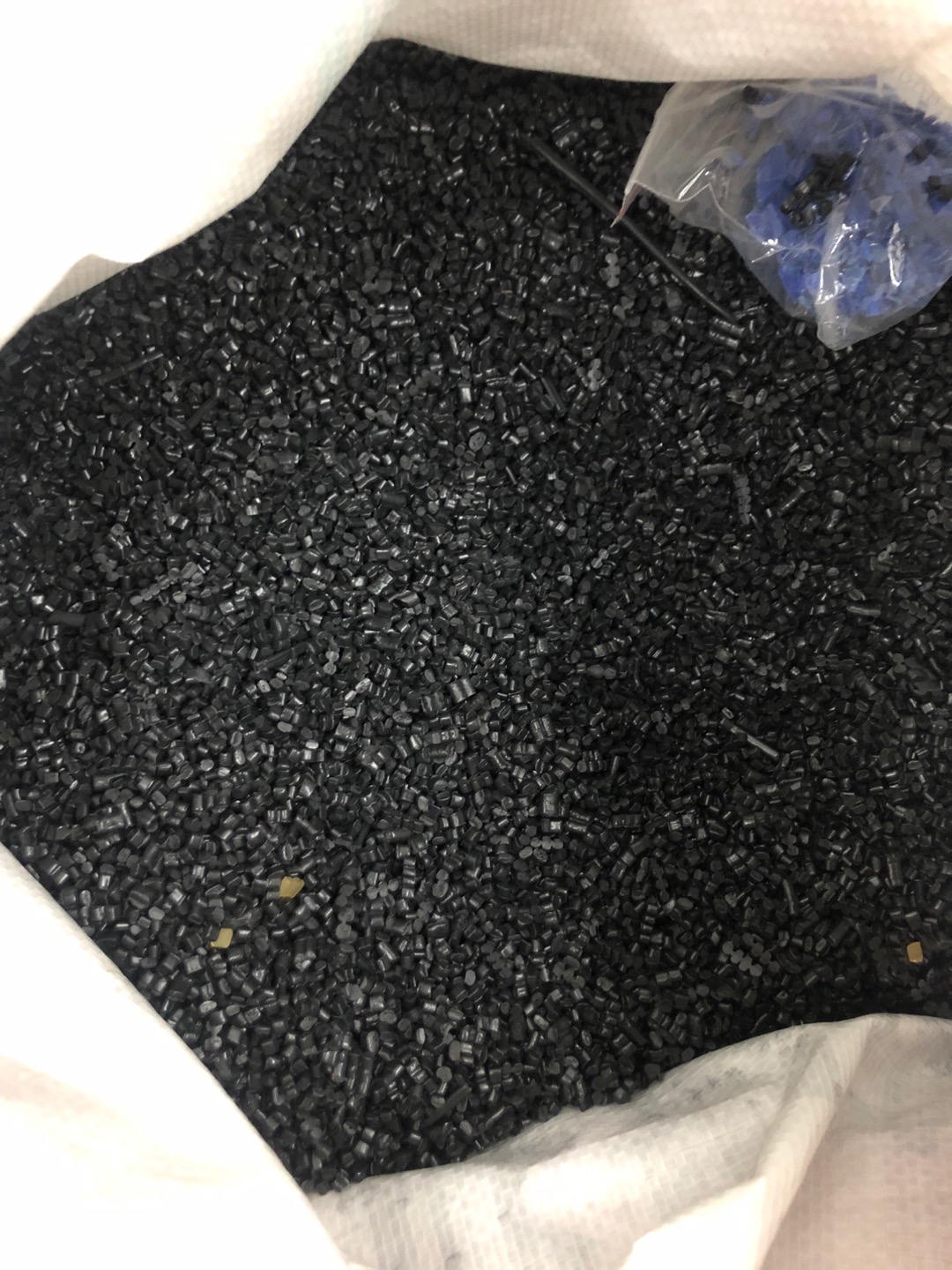 Yanxia Plastic Black Small granular secondary high-pressure material (recycled material)