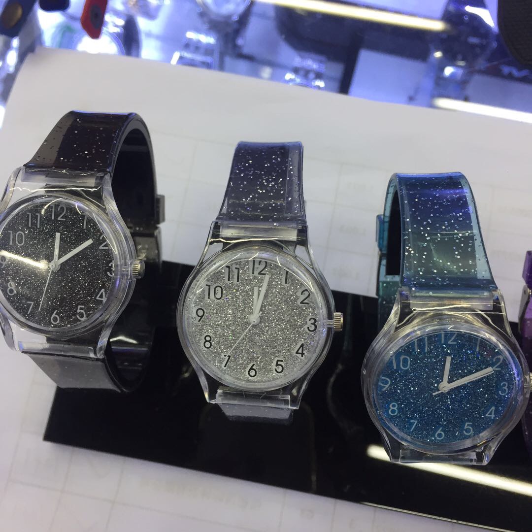 A fashionable Korean-style, trendy waterproof watch with diamonds and a leather strap, a student forest-themed, simple and elegant quartz watch