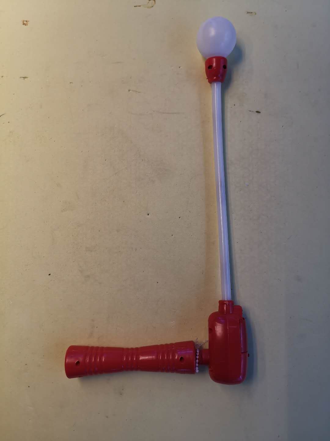 A new type of glowing toy, the swing-swing-stick, is a creative and cool little gift for children