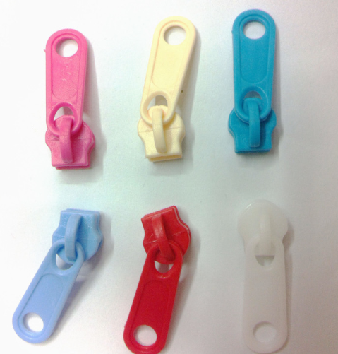 厂家直销PVC塑料拉头洗衣袋拉头颜色齐全