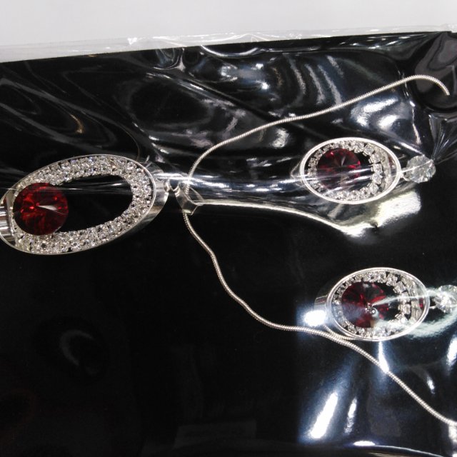 Claw chain, necklace, earrings, ruby necklace details Picture