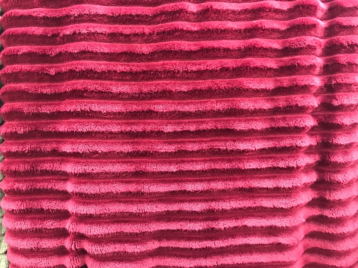 2021新款厂家直销爆款精美简约几何条纹素色抽条化纤法兰绒毛毯图