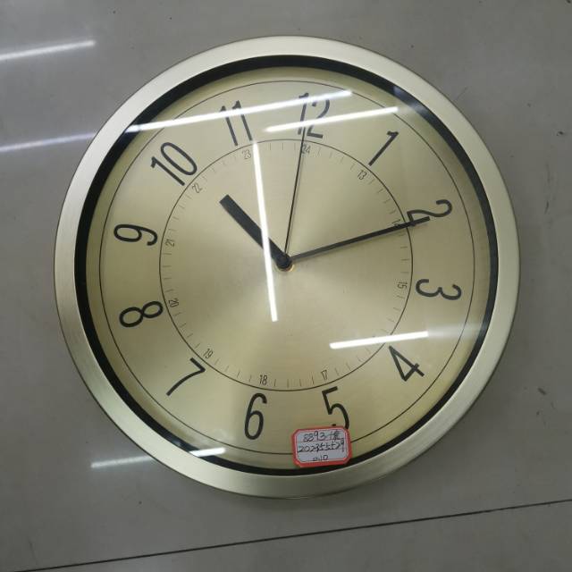 Modern, simple and retro home clocks, living room wall clocks, creative bedroom clocks, Nordic and American style wall clocks, silent and personalized decoration are selling well