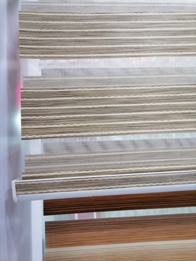 Soft gauze curtains, light-blocking hand-pulled lifting and roll-up waterproof curtains for offices, bathrooms, kitchens and bedrooms details Picture