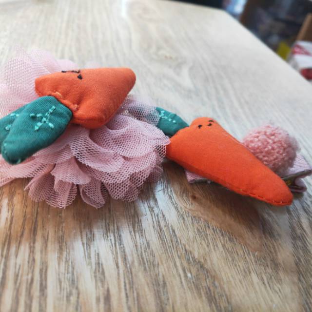 carrot hairpin