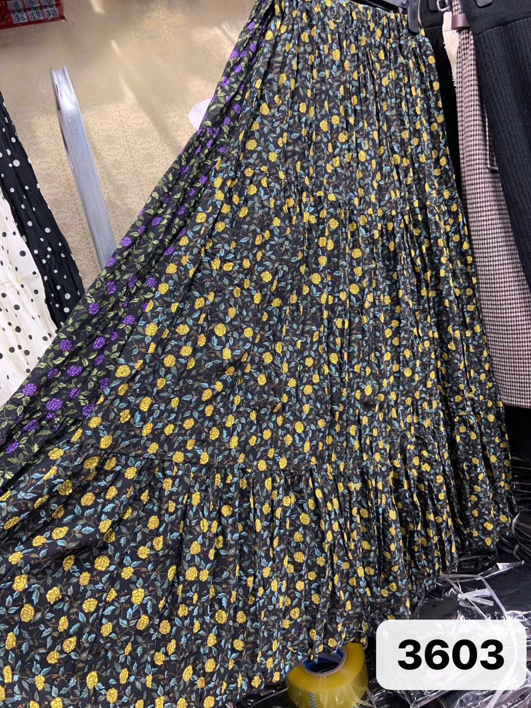 波点半身裙女2020春装复古压皱百褶裙小清新中长款A字雪纺印花裙产品图