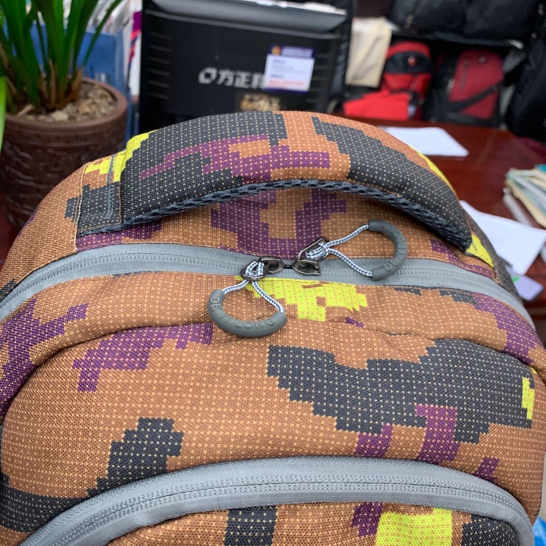 迷彩男士大容量新款双肩包背包登山包产品图