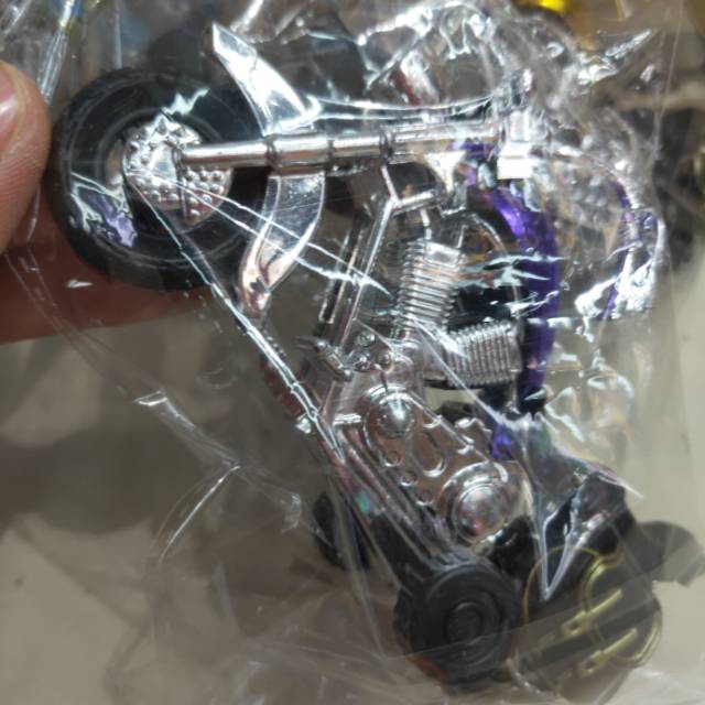 儿童塑料赠品玩具摩托车。细节图