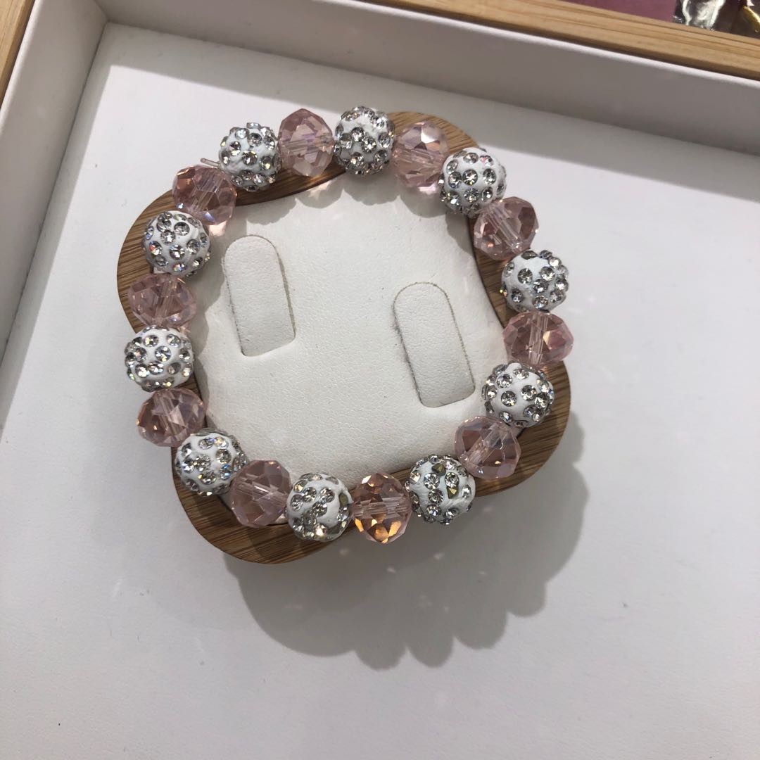 Stylish crystal clay bracelet with elastic string for casual wear -028 details Picture