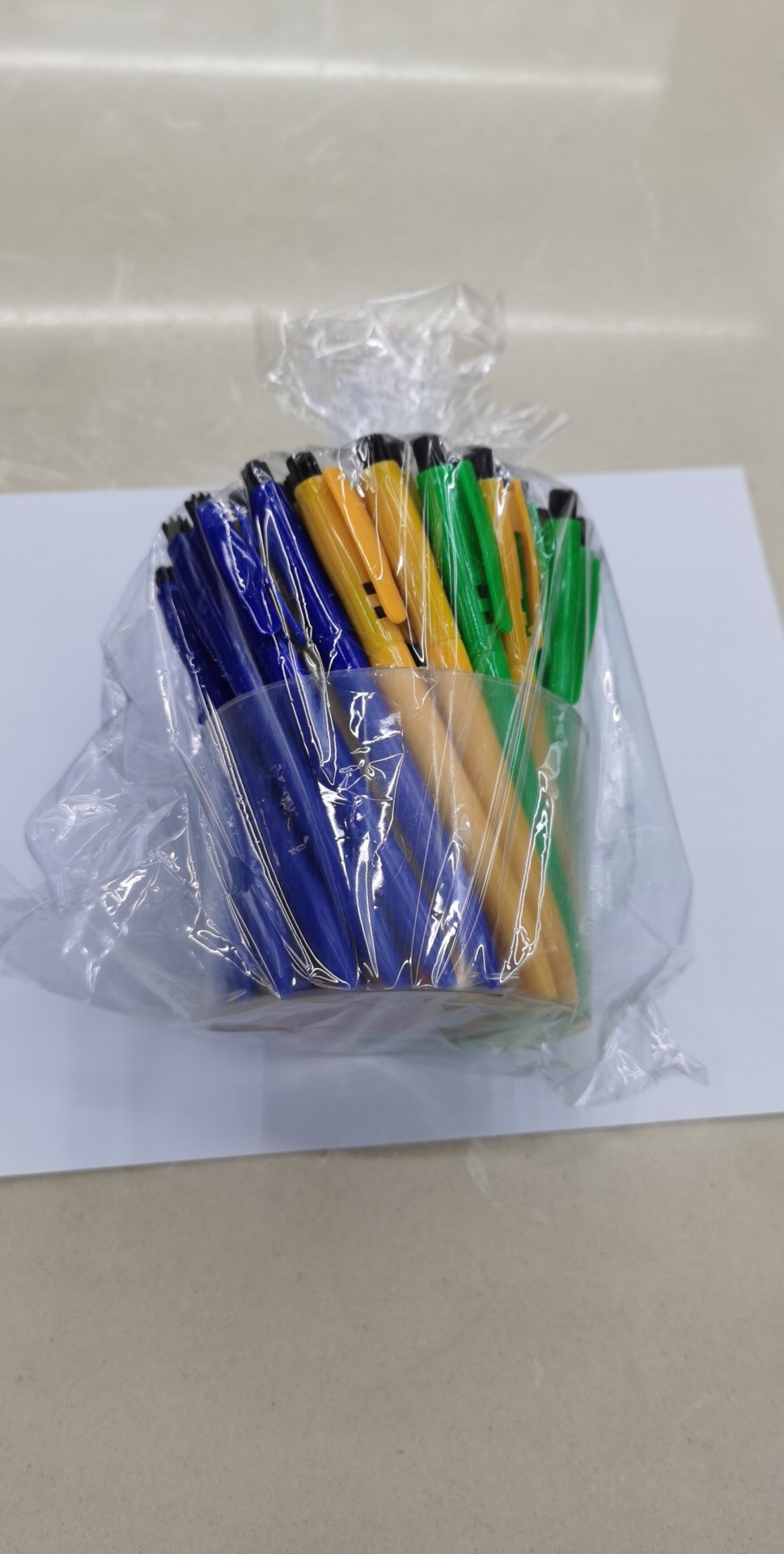 202学生圆珠笔实杆4色桶装办公蓝色笔芯