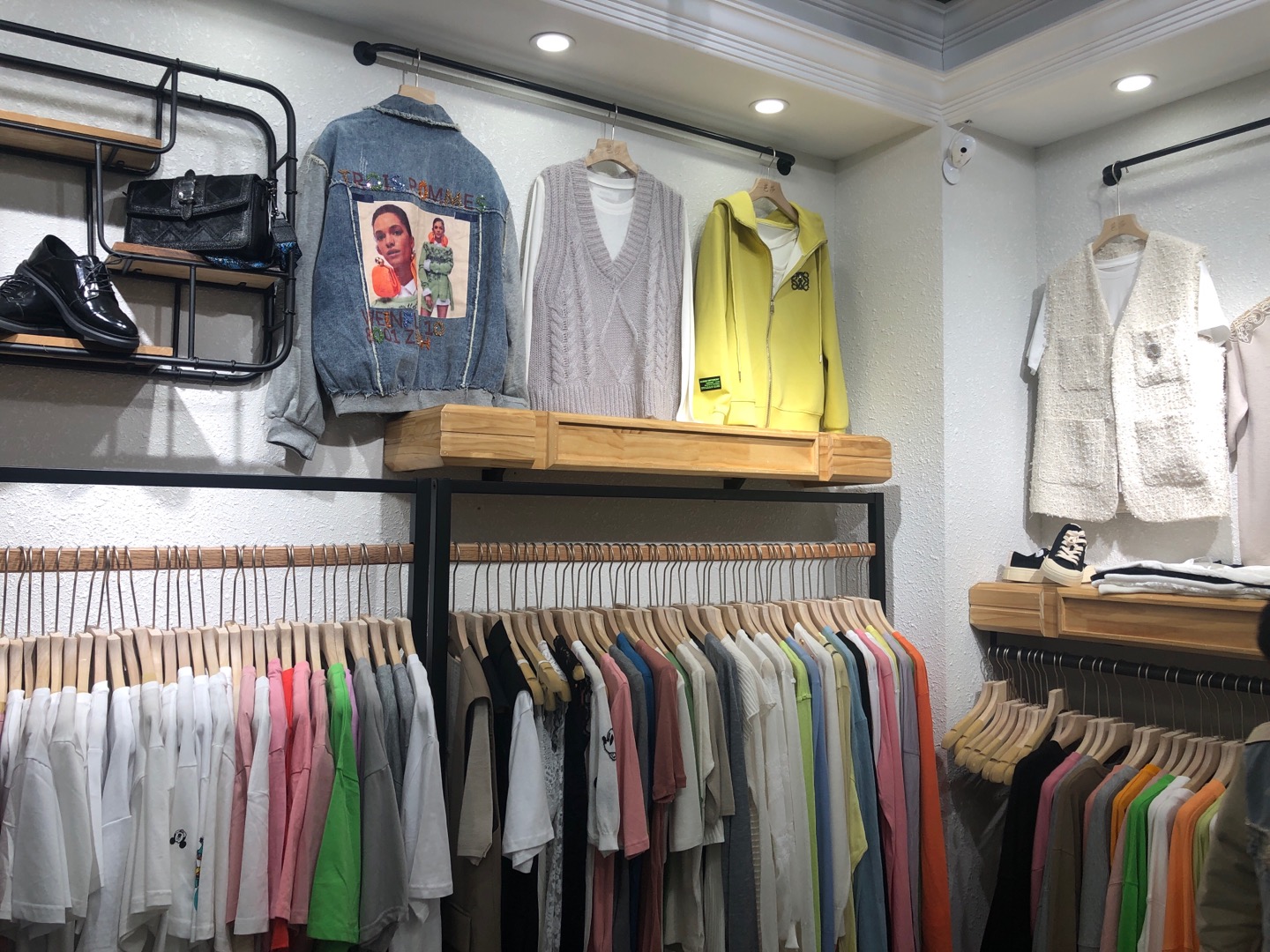 Bazaar Famous Store describe pic - 2