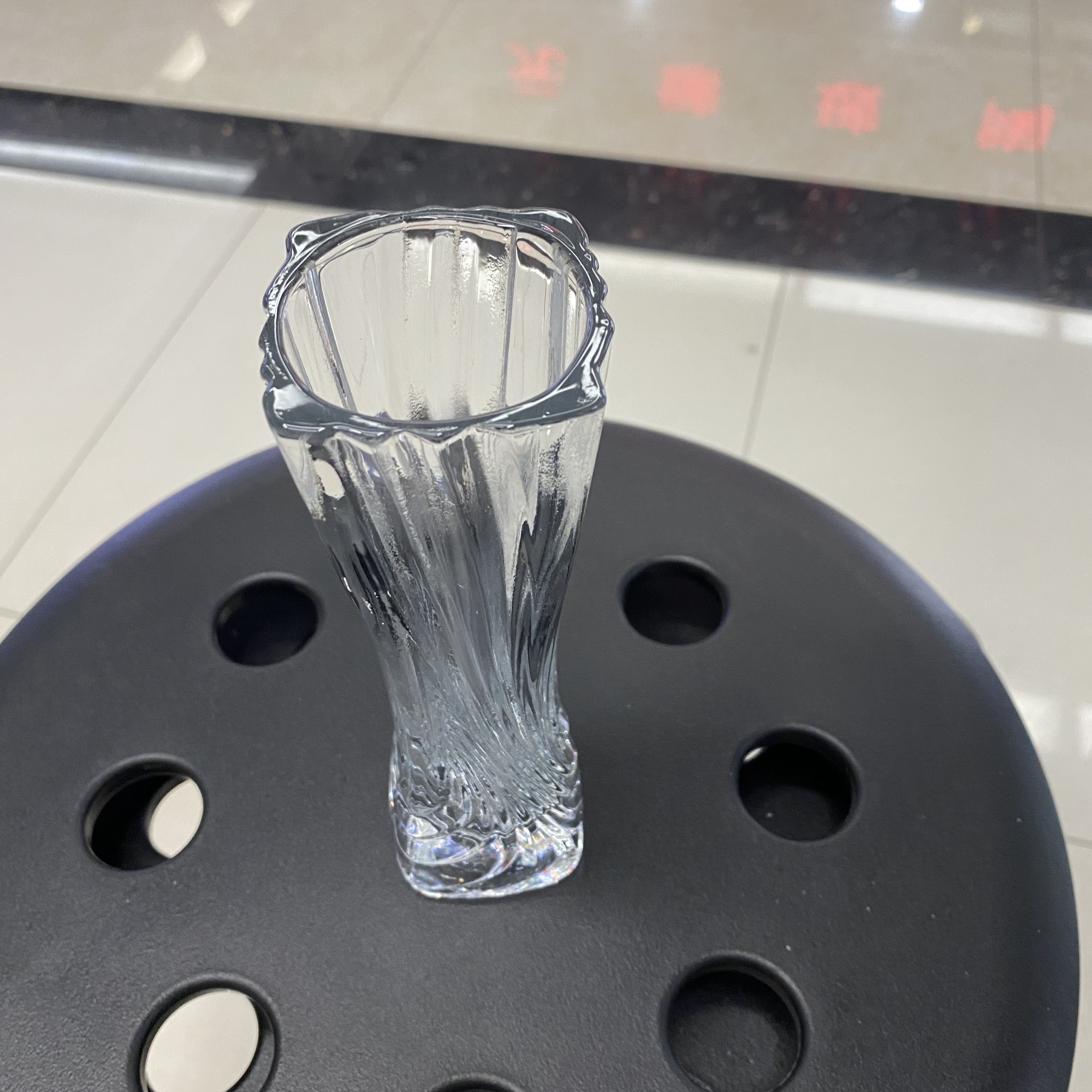 Light luxury · Hand-painted real gold T-shaped simple glass vase, living room flower vase, home decoration, flower arrangement, vase placement details Picture