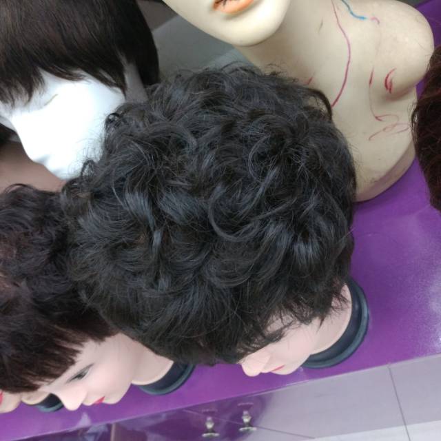 A short wig with big waves for ladies Specification image