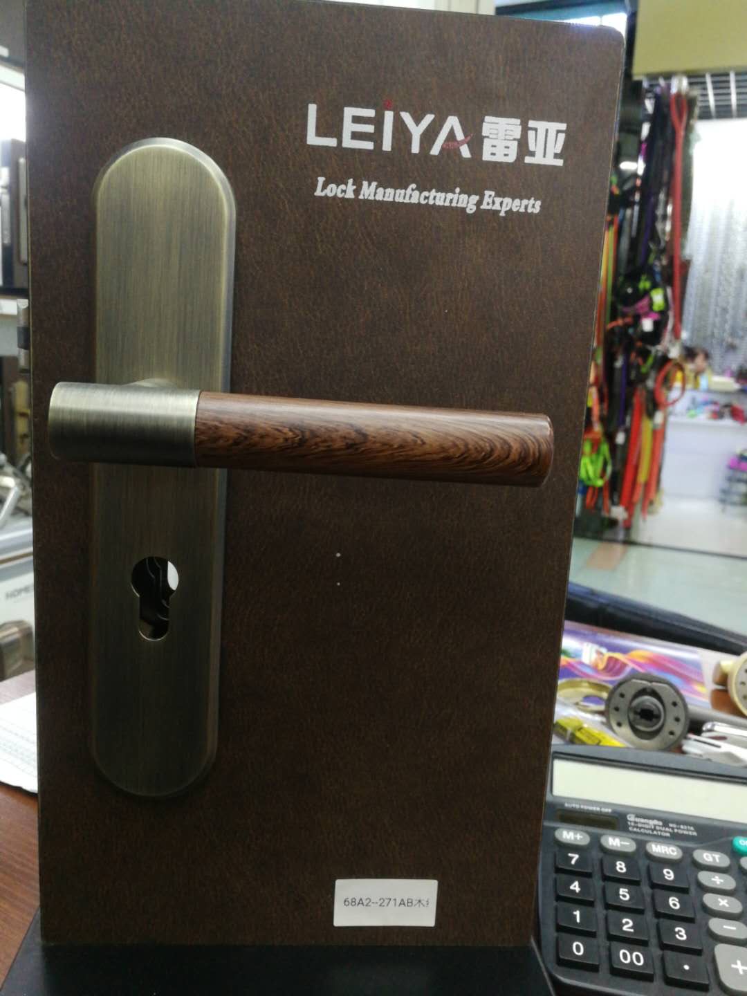 锌合金执手门锁68A2--271Ab木纹门锁锁类配件锁芯