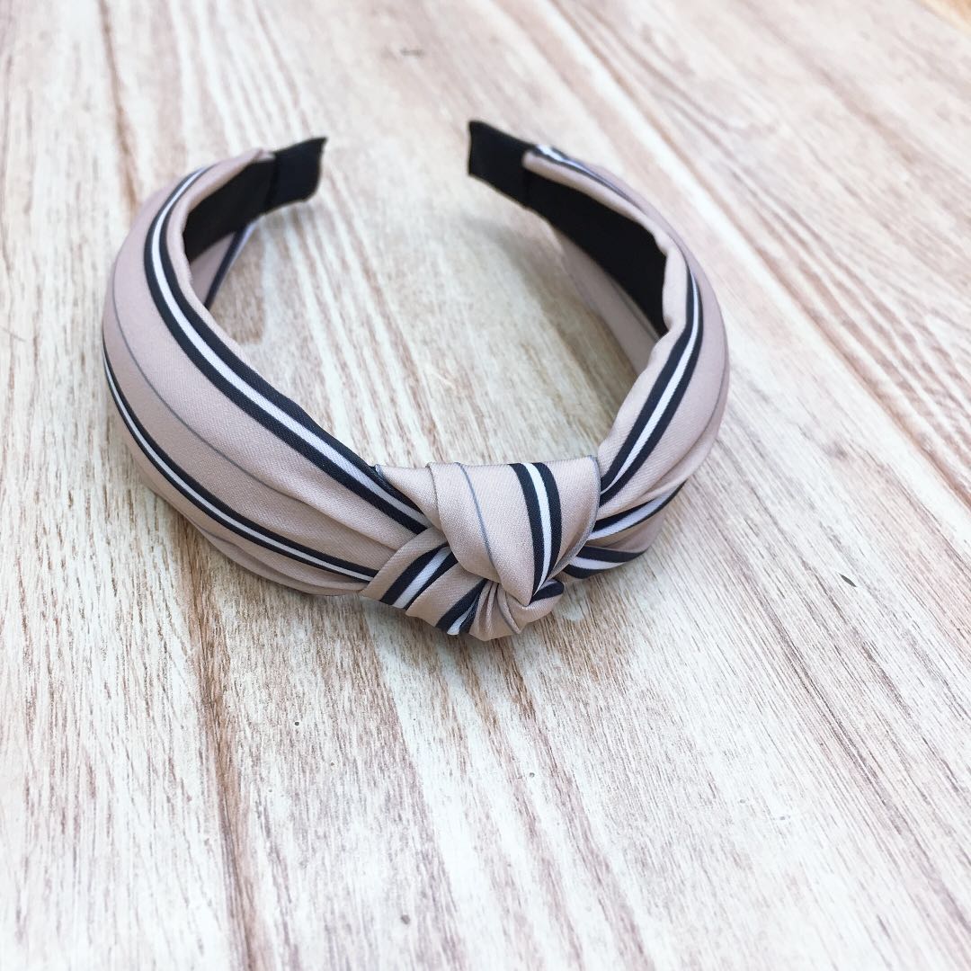 The original handcrafted striped middle knot simple and versatile series hair band is a must-have and versatile accessory for piggy girls Specification image