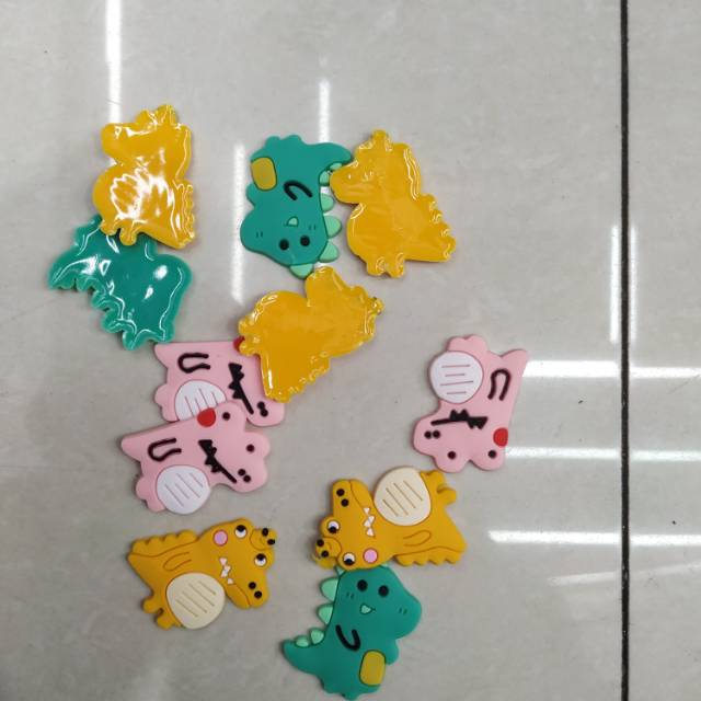 PVC soft rubber small dinosaur hairpin headwear accessory Specification image