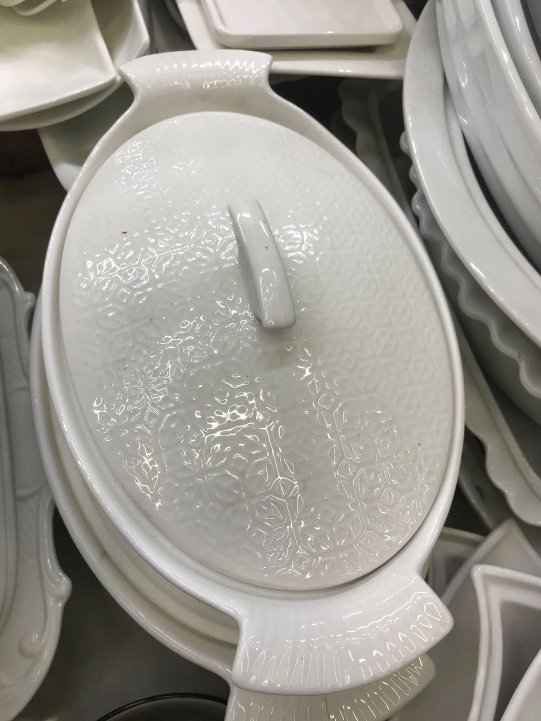 汤锅高档瓷种多种浮雕设计纯白瓷质适用微波炉电烤箱洗碗机冰箱细节图
