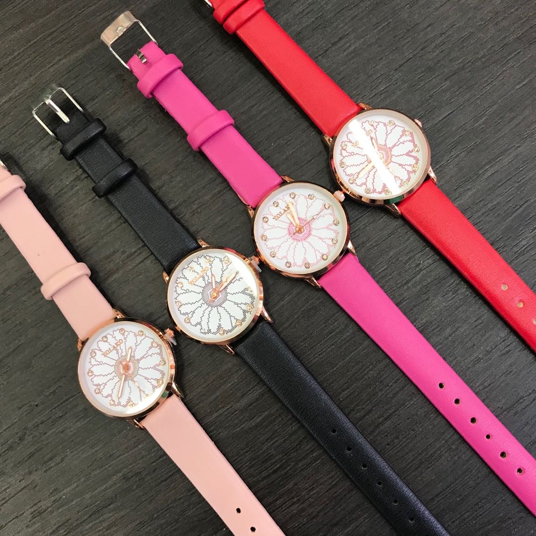 The 2019 new Full watch for women, Douyin, is waterproof, fashionable, simple and simple, featuring a flower pattern details Picture