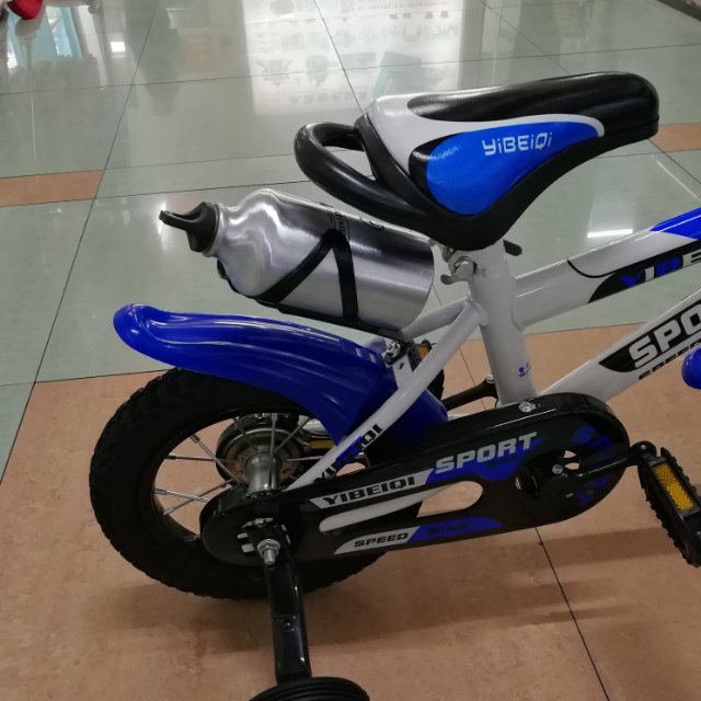 020型时尚钢架带辅助轮儿童自行车产品图