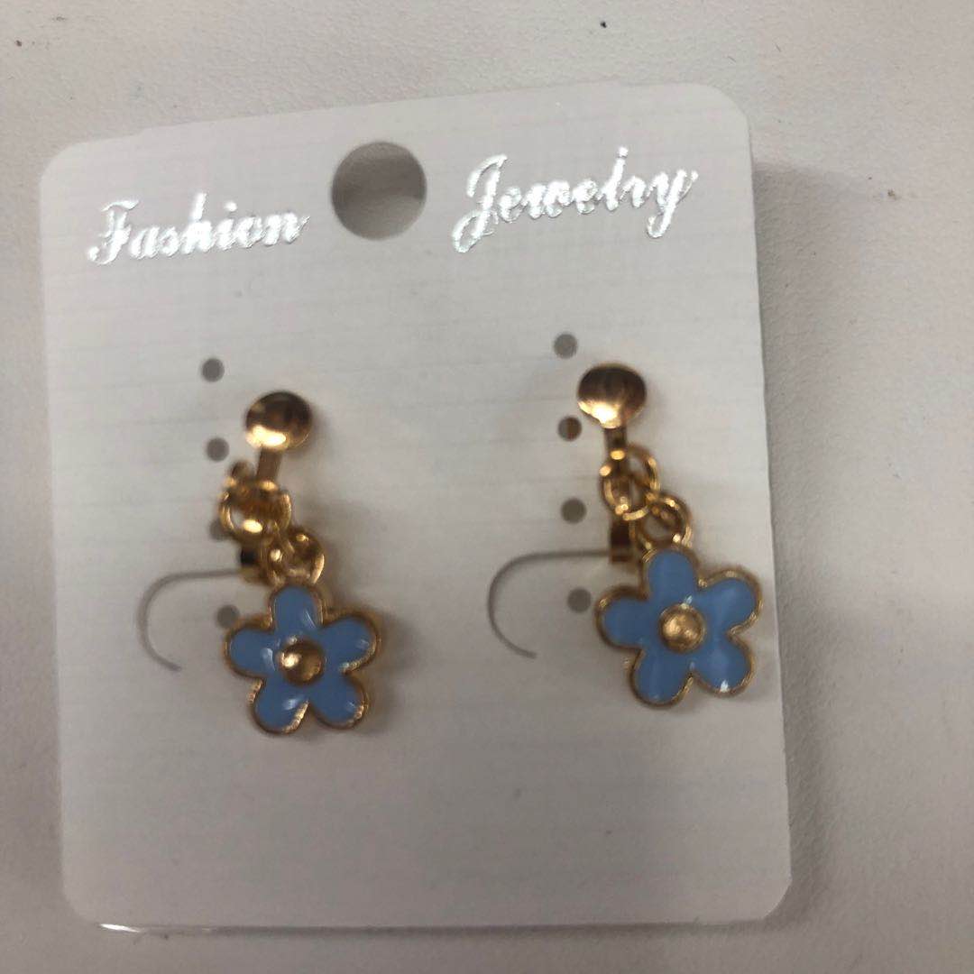Stylish and simple small flower-shaped earrings and earrings, candy-colored cute and slimming earrings details Picture