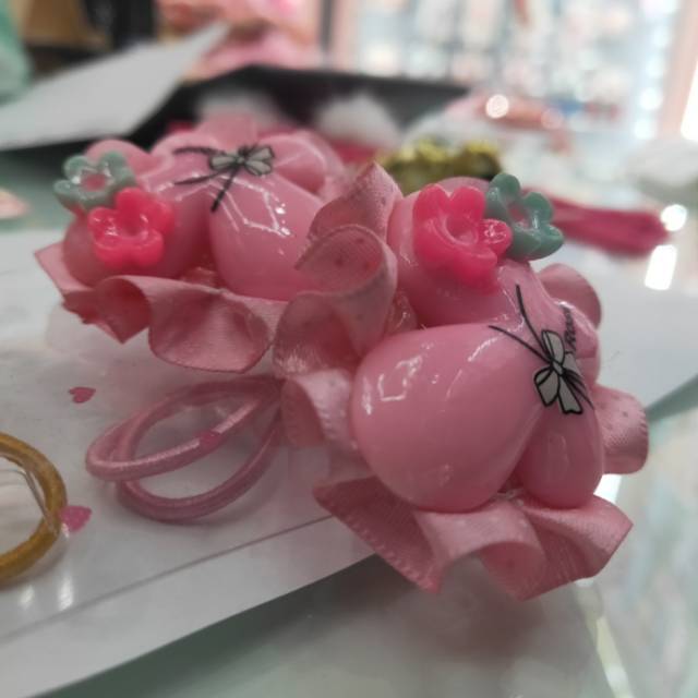 A cute pink flower-shaped hair band with a sweet candy-colored baby headband details Picture