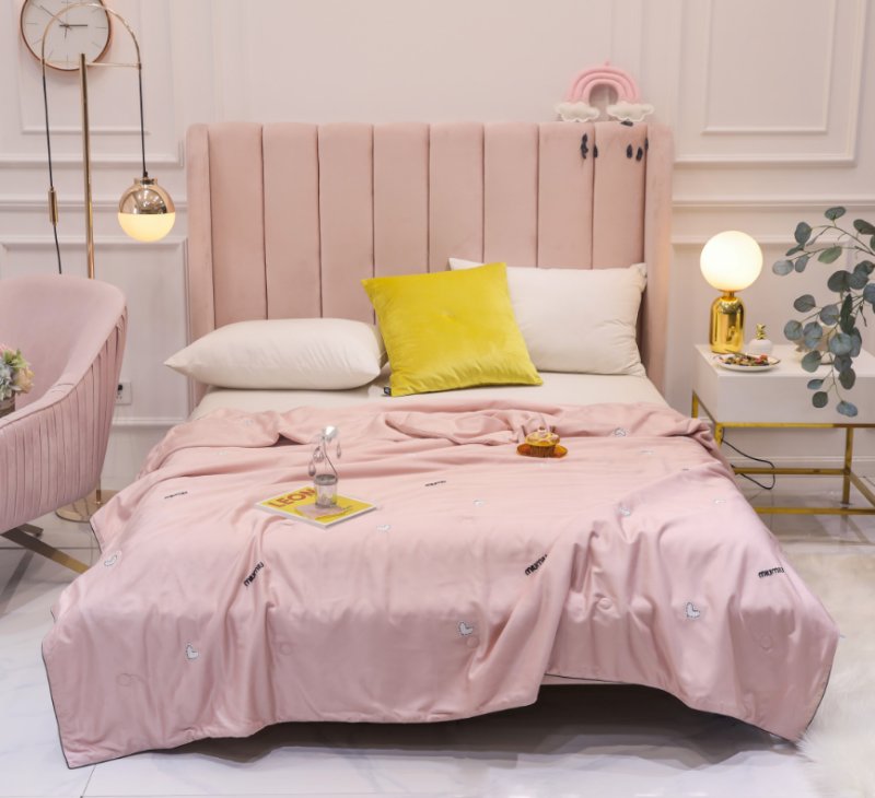 Plain Embroidered Summer Cool Quilt 200*230