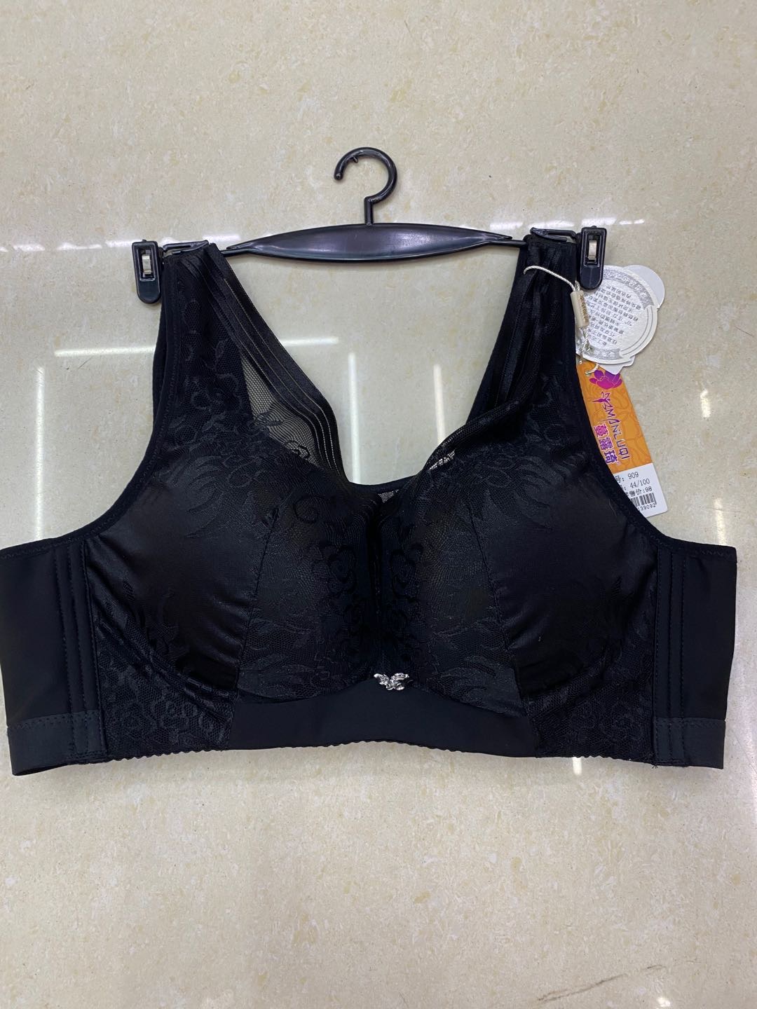A large-sized female fat girl weighing 200 pounds, gathered together, thin black bra without underwire